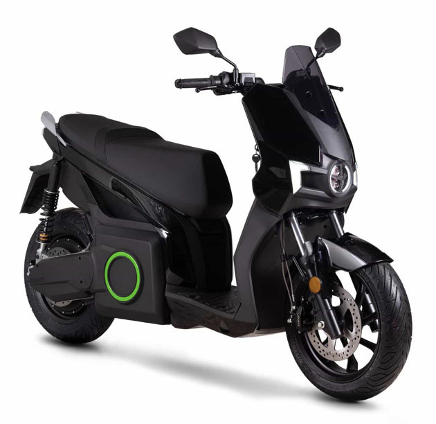 Rent an electric scooter in the 06