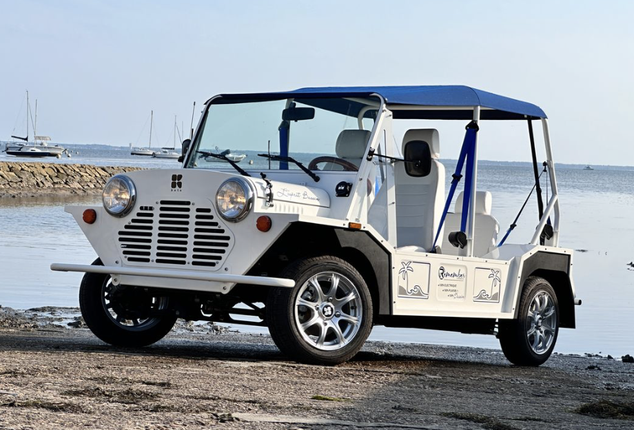 Mini moke rental for a chic and glamorous wedding