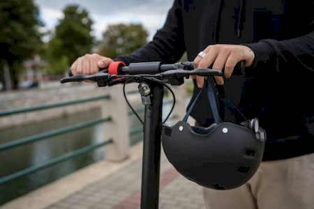 Scooter for rent Pop'Bike